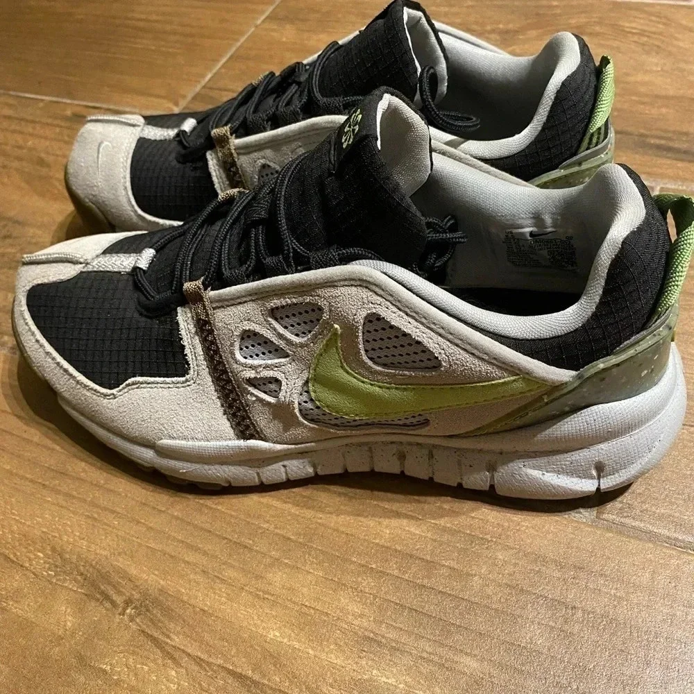 *LIKE NEW* NIKE FREE TERRA VISTA NN (Next Nature Trail) Sneakers Size W10/M8.5